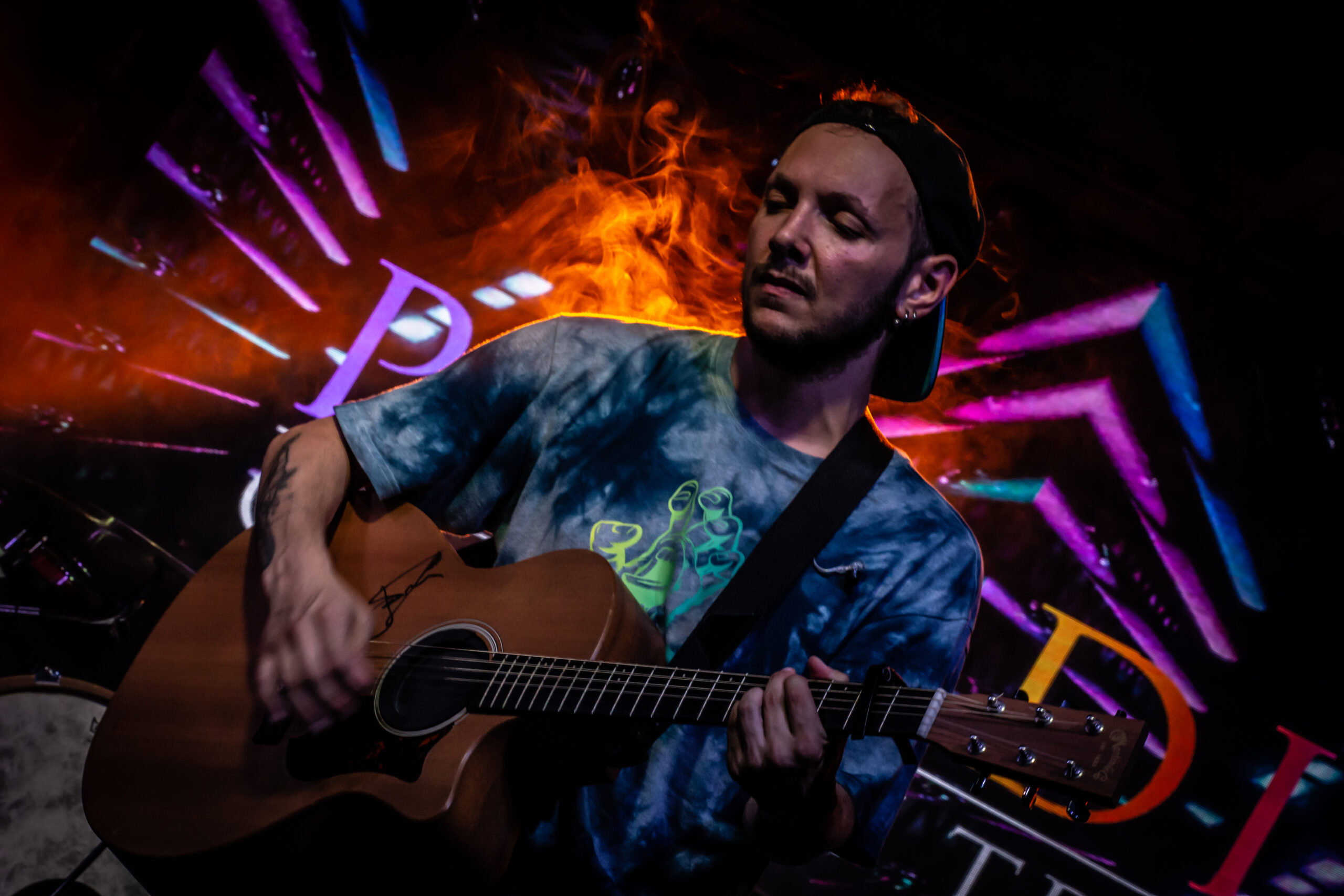 cantante della band durante un live